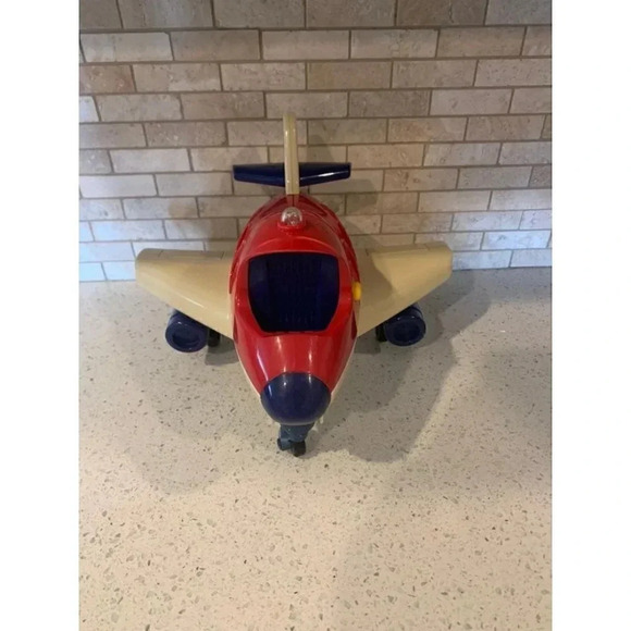 Toyrus geoffery jet with figurines. FB - Picture 2 of 12